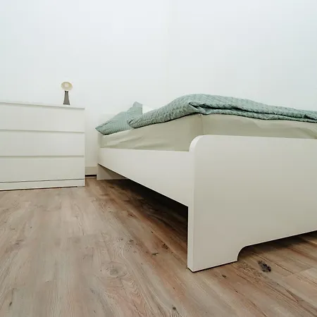 Frei In Bis Zu 11 Gaeste Willkommen Apartment Nickenich