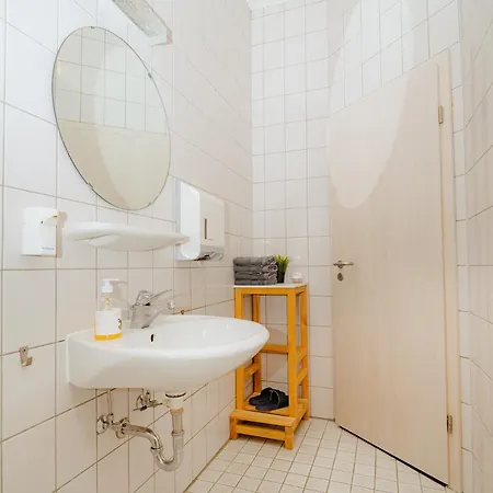 Frei In Bis Zu 11 Gaeste Willkommen Apartment Nickenich