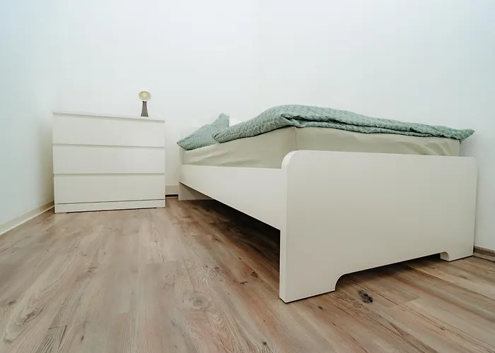 Frei In Bis Zu 11 Gaeste Willkommen Apartament Nickenich